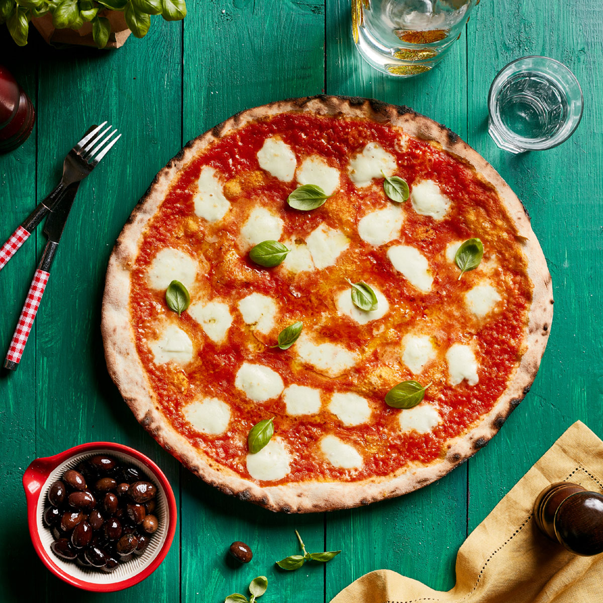 800PIZZA Sustainable City Dubai — wood-fired Neapolitan pizza at the plaza branch