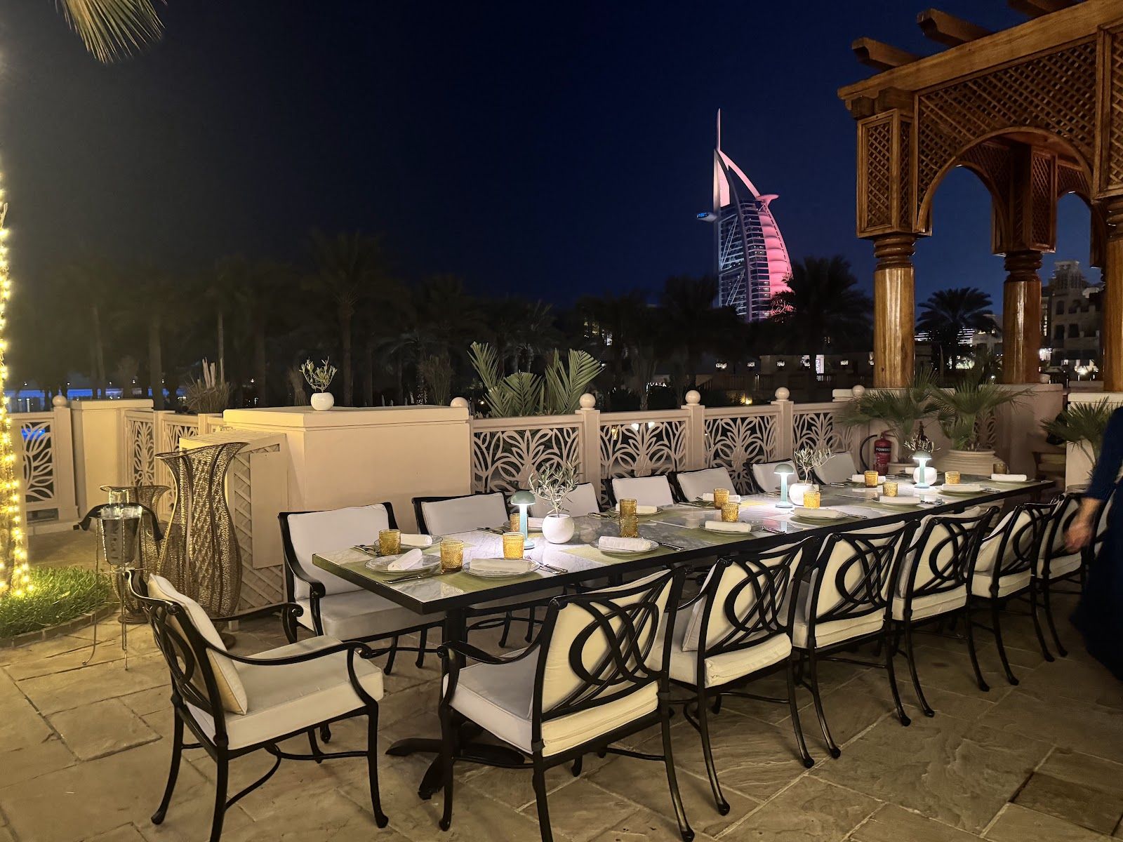 Al Nafoorah Dubai — Lebanese mezze with a landmark view