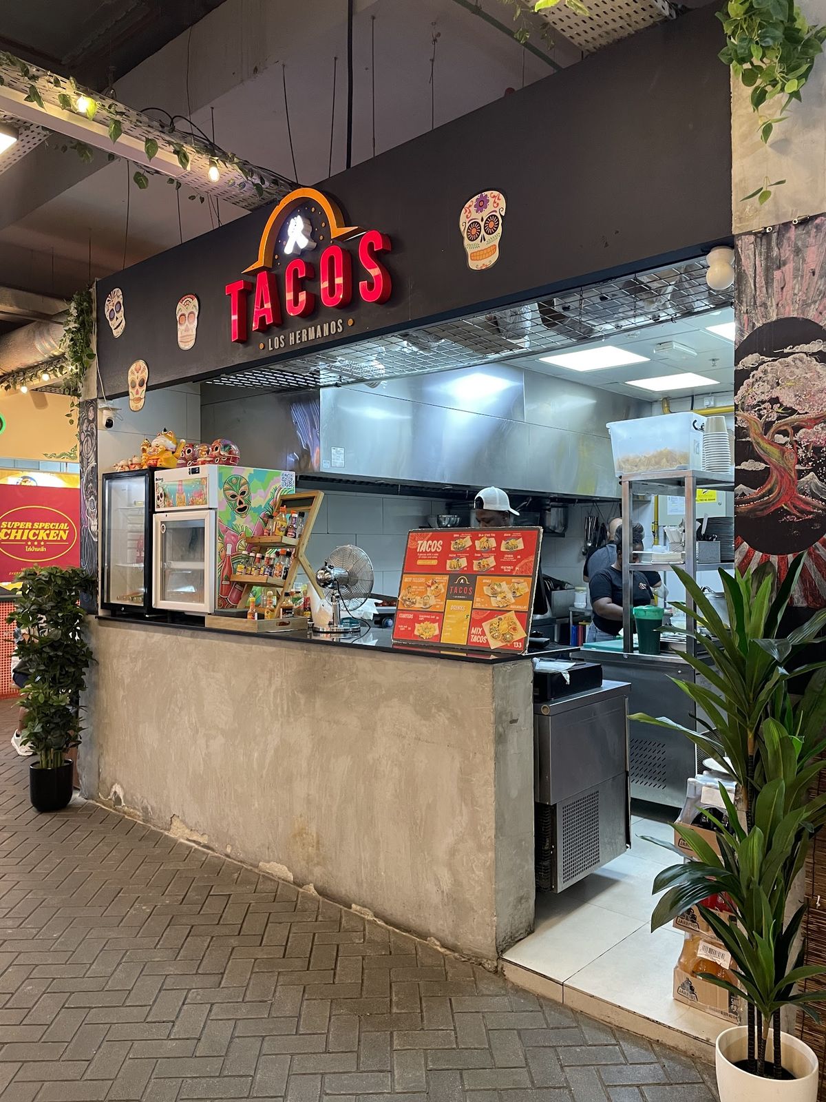 Al pastor taco Dubai trompo spit