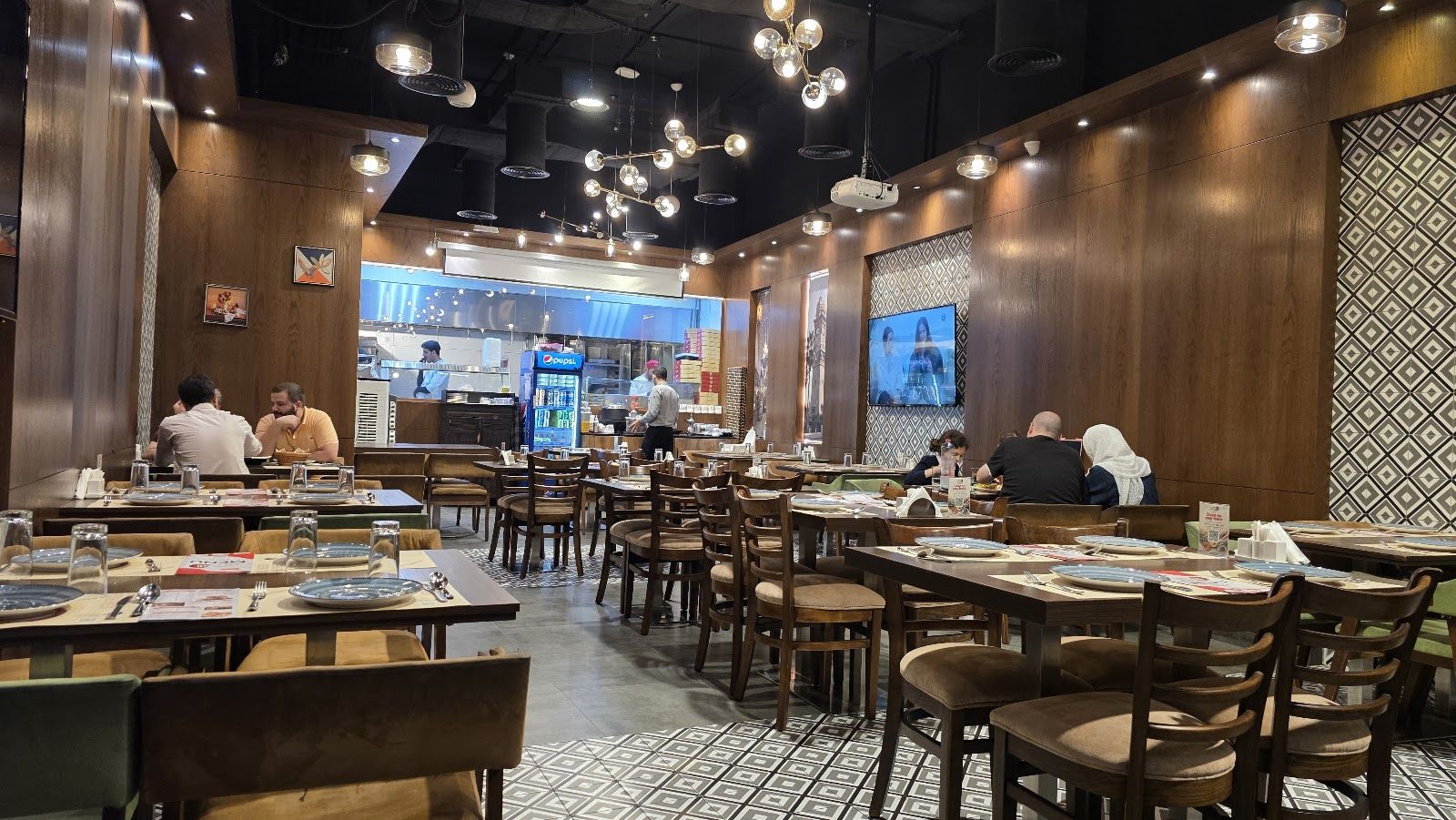 Al Tarbouche Dubai — Lebanese mezze and shisha brunch in JLT