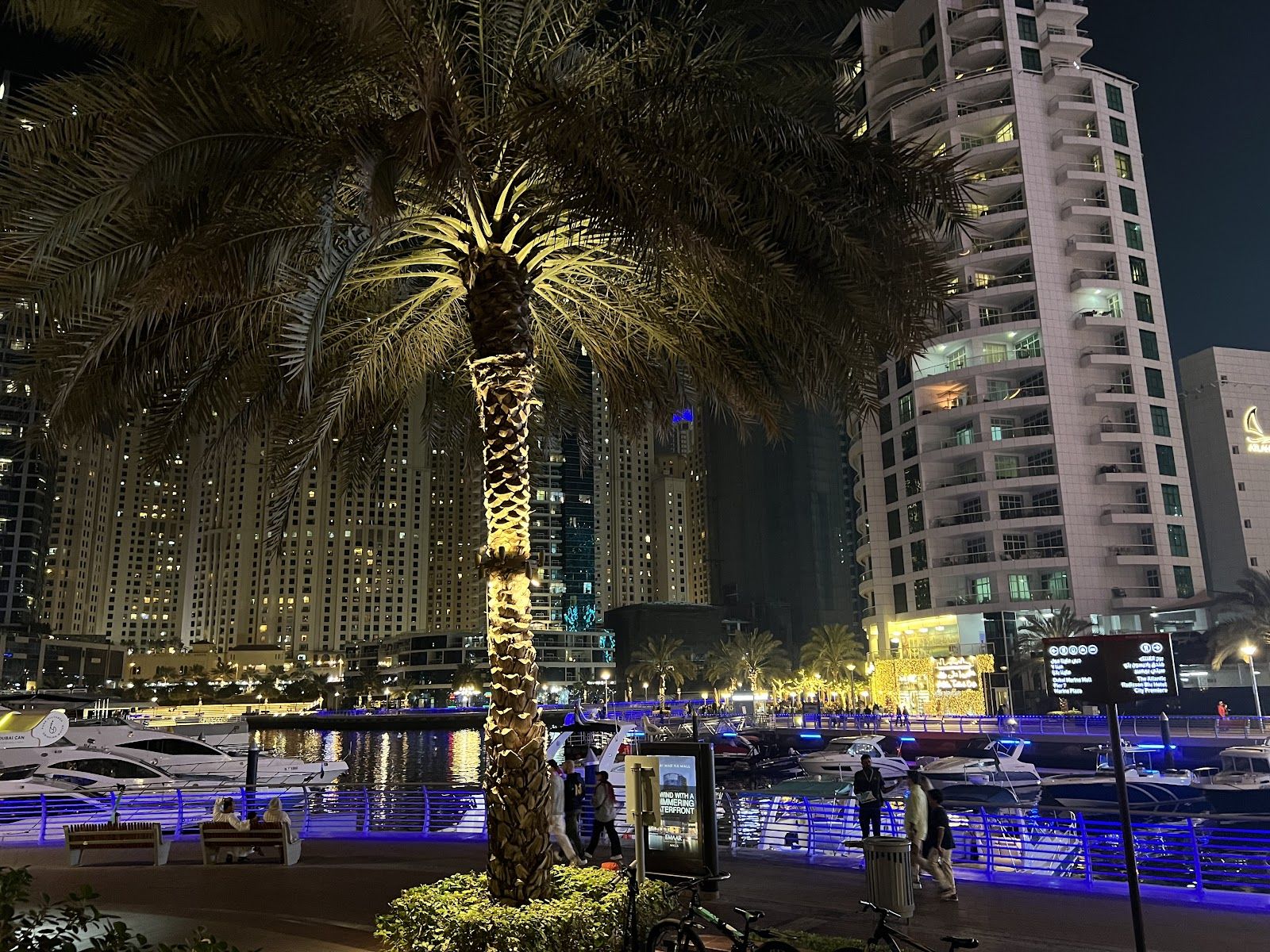 Bistro des Arts Dubai — Parisian bistro dessert on the Marina promenade