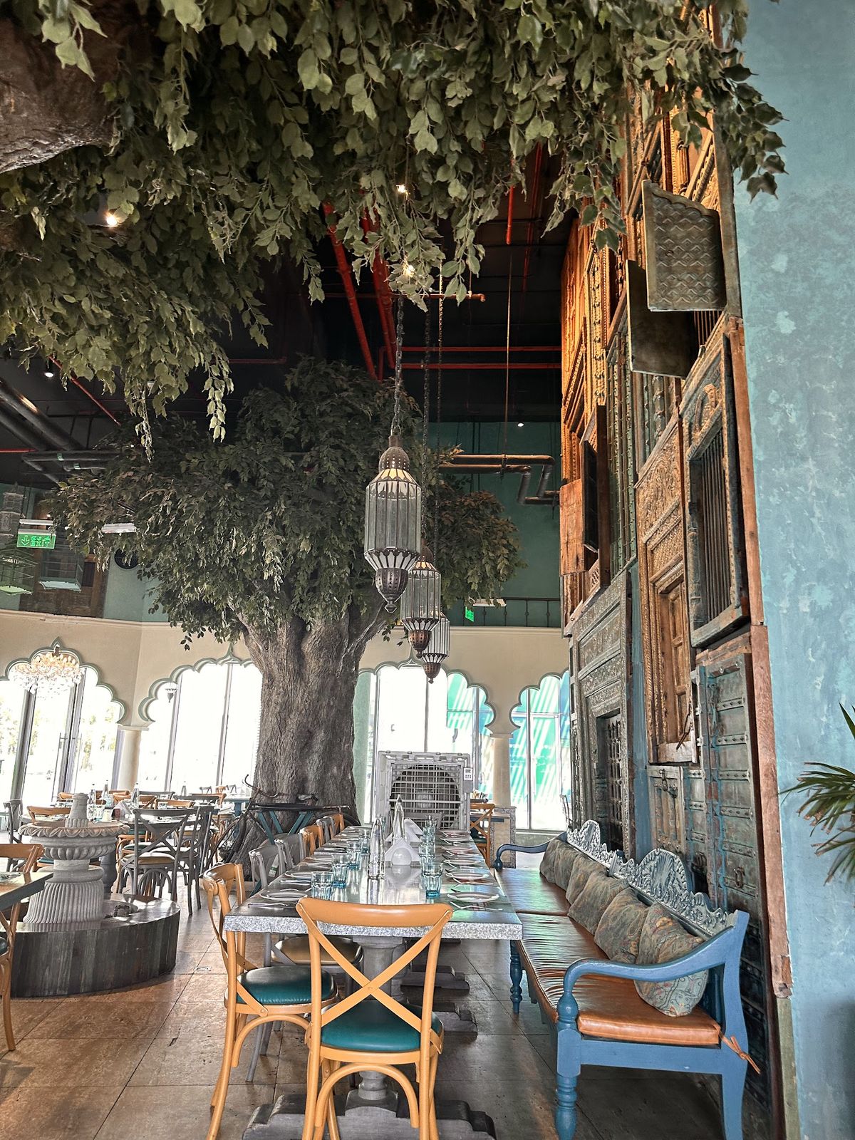Bombay Bungalow Dubai — dishes and drinks with The Beach JBR setting