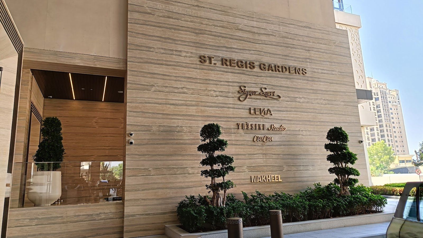 Brasserie Quartier Dubai — steak frites and the brasserie room