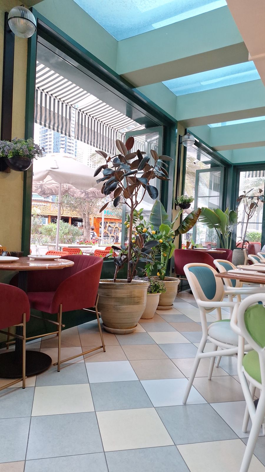 Brasserie Quartier Dubai — French brasserie at St Regis The Palm