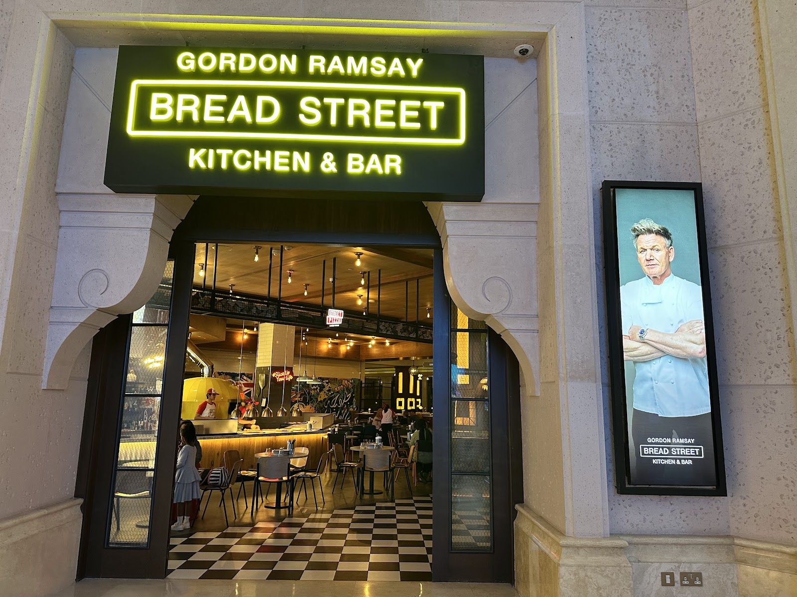 Bread Street Kitchen Dubai — Gordon Ramsay British dining at Atlantis, The Palm