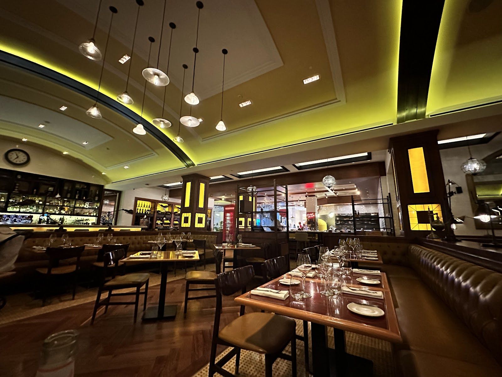 Bread Street Kitchen Dubai — Gordon Ramsay's restaurant at Atlantis The Palm