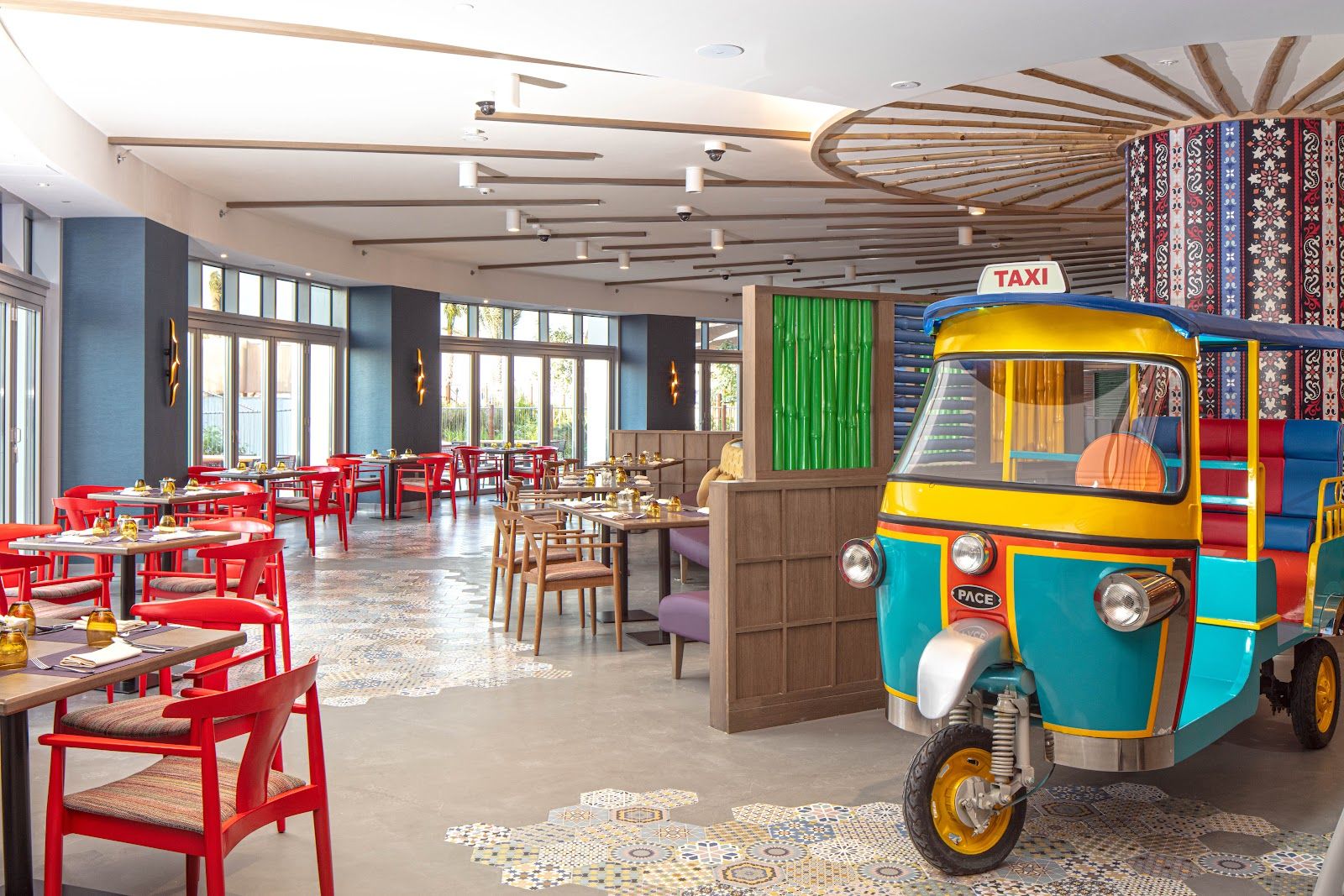 Bua Thai restaurant Dubai Bur Dubai — traditional Thai dishes served family-style