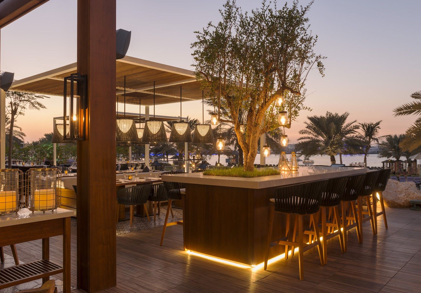 Bussola Dubai &mdash; the wood-fired pizza and the garden terrace
