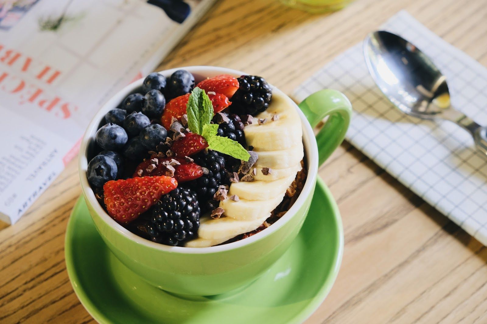 Cassette café Dubai — retro interior and brunch plates at Courtyard Al Quoz near Alserkal Avenue