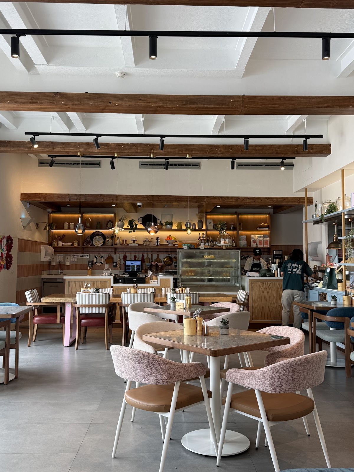 Circle Café Kite Beach Dubai — beachfront café seating at Kite Beach