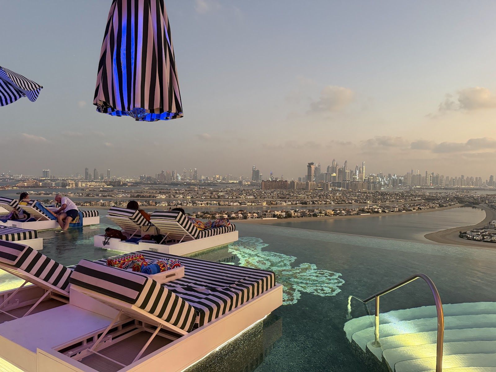 Cloud 22 Dubai — the cantilevered sky pool over the Palm