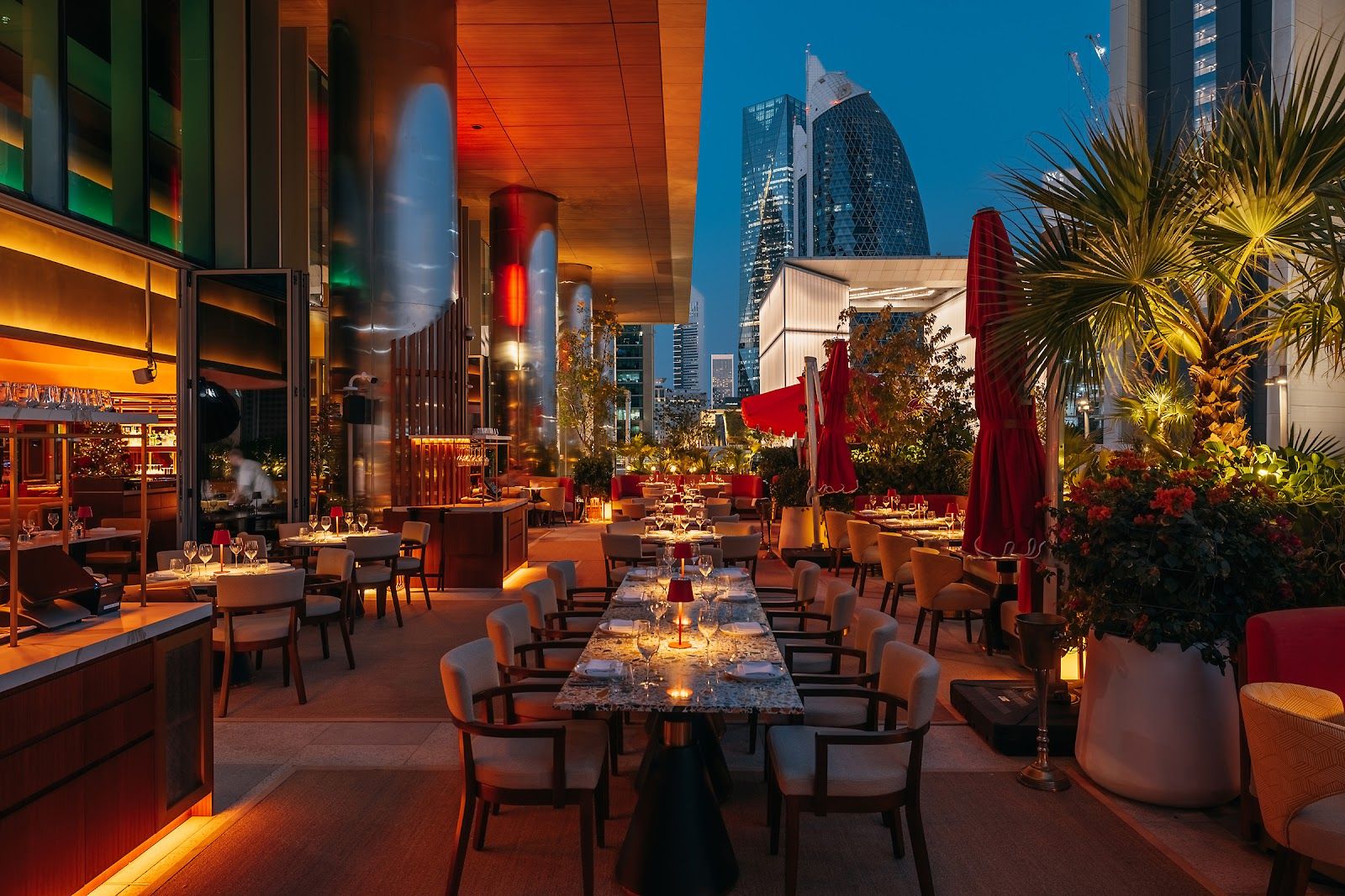 Amazónico Dubai DIFC dining room with foliage, central bar, jungle lighting