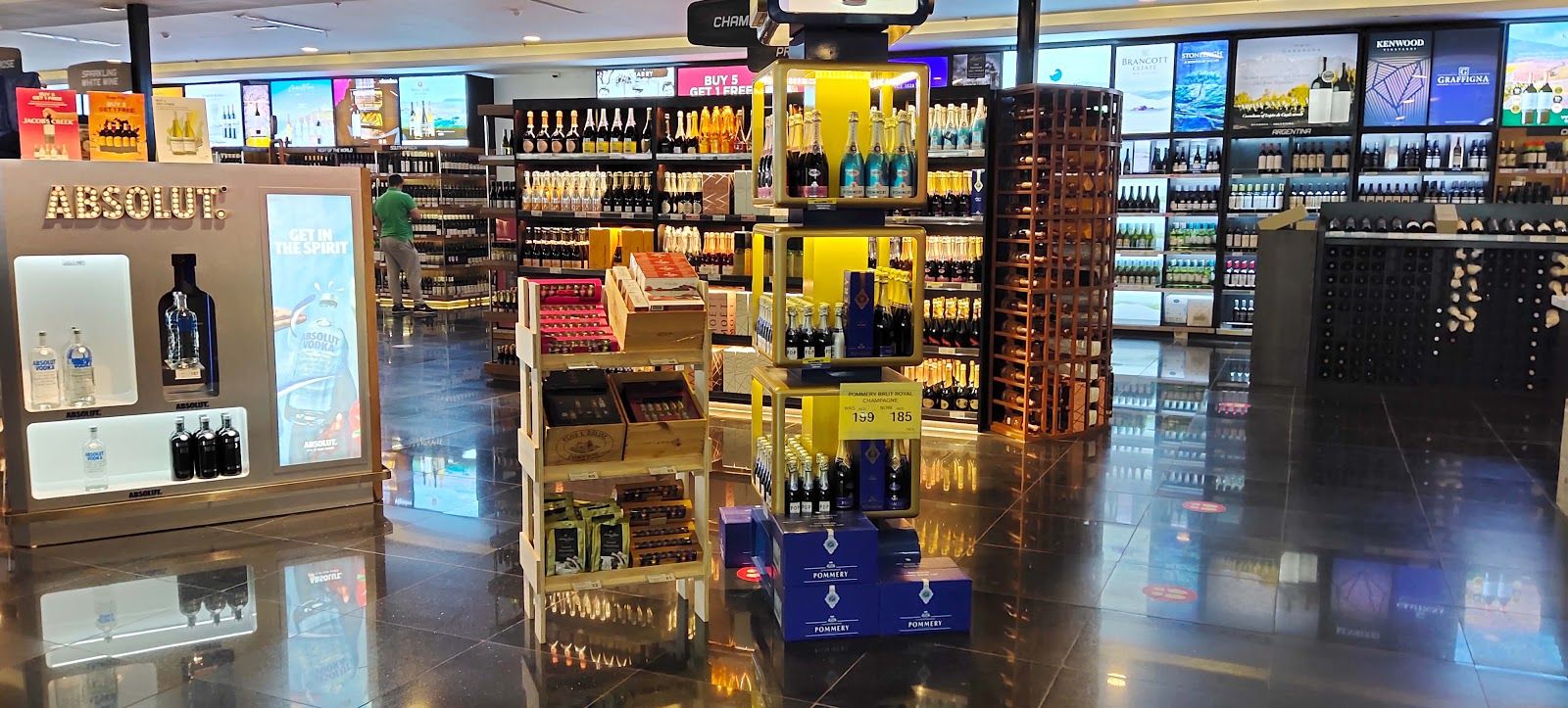 Georgian wine Saperavi — representative image for Georgian Food Dubai