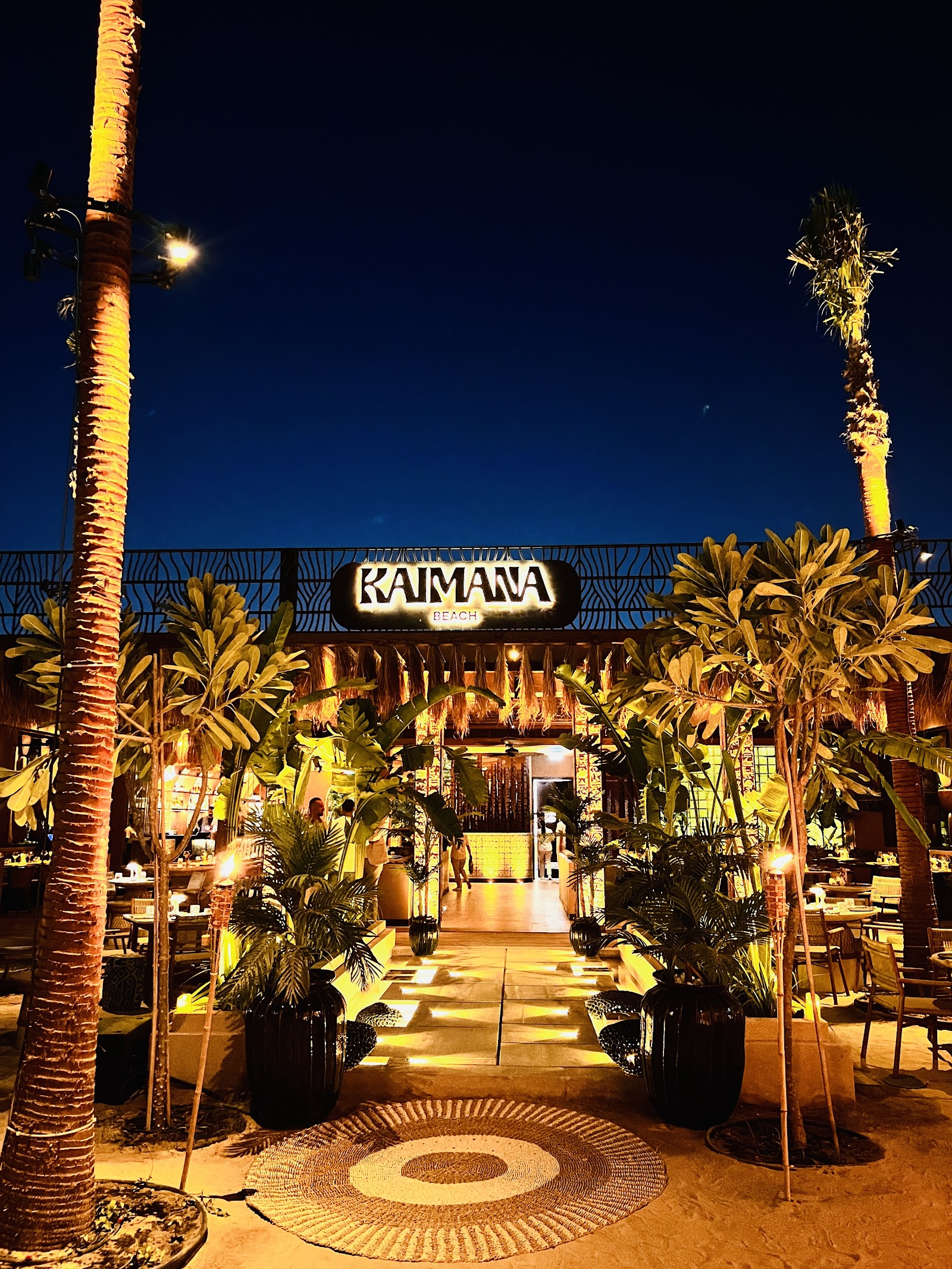 La Mer beachfront dining guide