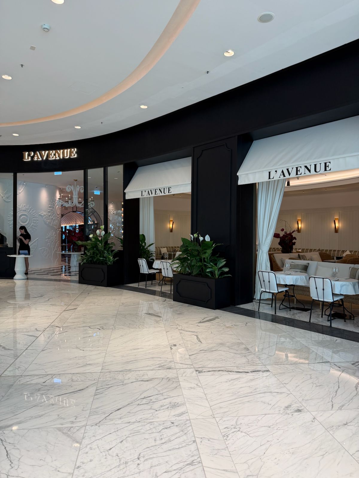 L'Avenue Dubai — Parisian restaurant interior at Fashion Avenue, Dubai Mall