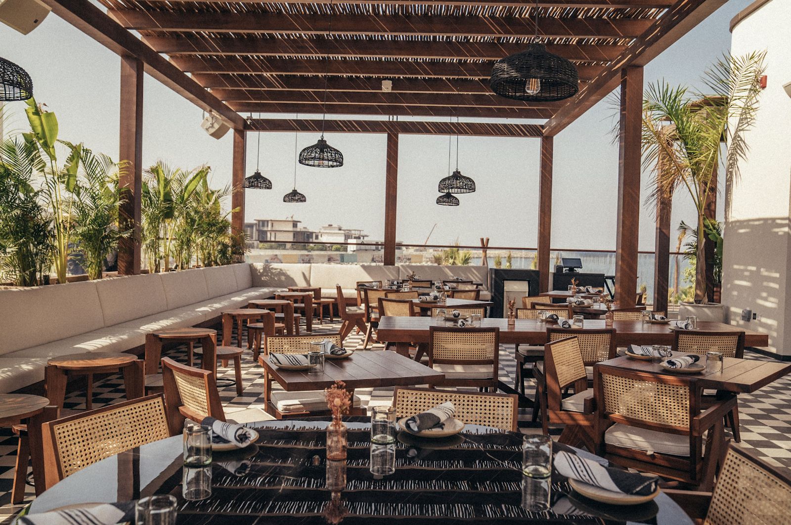 La Mer beachfront dining Dubai — casual family restaurants on the beach