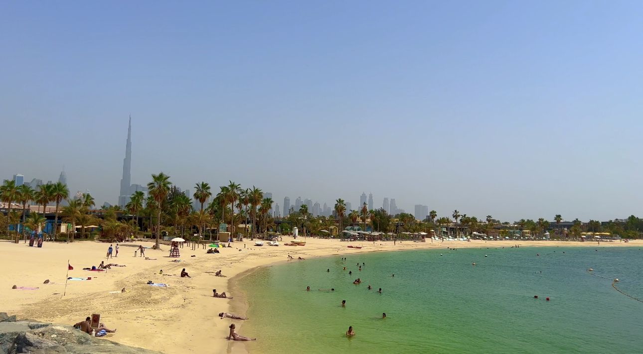 Beachfront restaurant dining La Mer Dubai