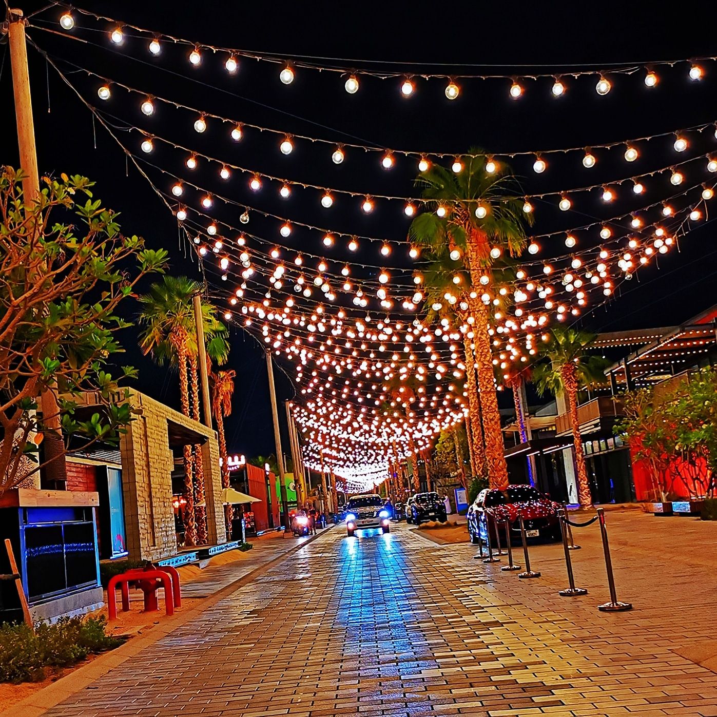 Beach dining Dubai — representative image for Best Restaurants at La Mer Dubai 2026