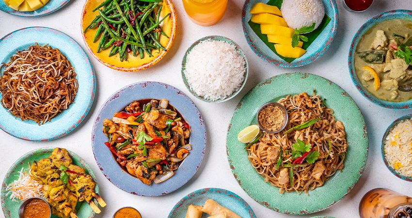 Rosa's Thai Dubai — pad thai and green curry on the table