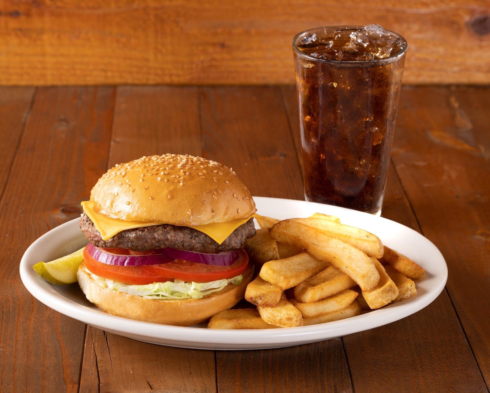 Texas Roadhouse Mall of the Emirates Dubai — steak with fresh-baked rolls and cinnamon butter