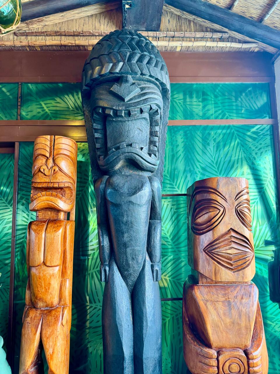 Trader Vic's Dubai — the tiki dining room and live band